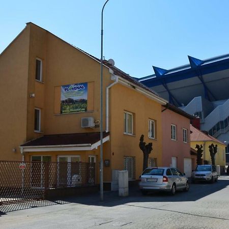 Nerudova Six Hotel Caşonia Exterior foto